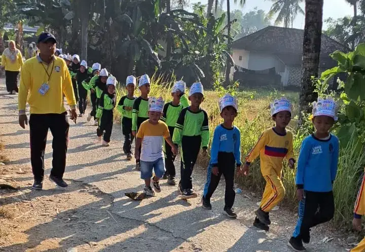 Meriah! JJS Bertabur Hadiah Tutup MPLS Ramah Anak di SDN Lenteng Barat 4 Sumenep