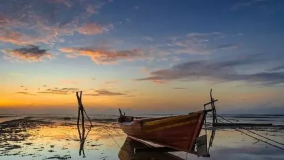 Pantai Nepa Sampang: Surga Ekowisata Tersembunyi Madura dengan Hutan Kera yang Memesona!