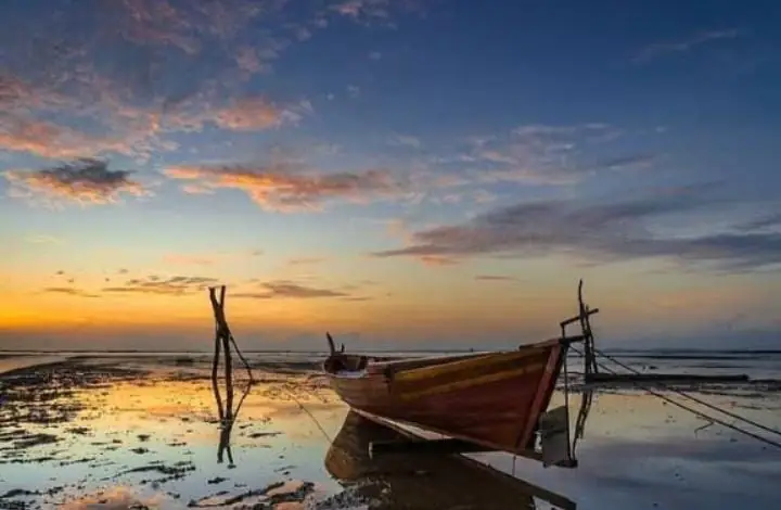 Pantai Nepa Sampang: Surga Ekowisata Tersembunyi Madura dengan Hutan Kera yang Memesona!