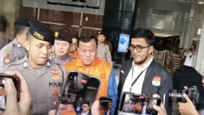 Diduga Terlibat Suap Jual Beli Jabatan, KPK Resmi Tahan Bupati dan Sekda Kuansing
