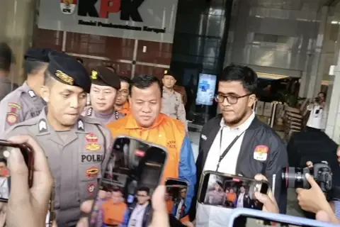 Diduga Terlibat Suap Jual Beli Jabatan, KPK Resmi Tahan Bupati dan Sekda Kuansing