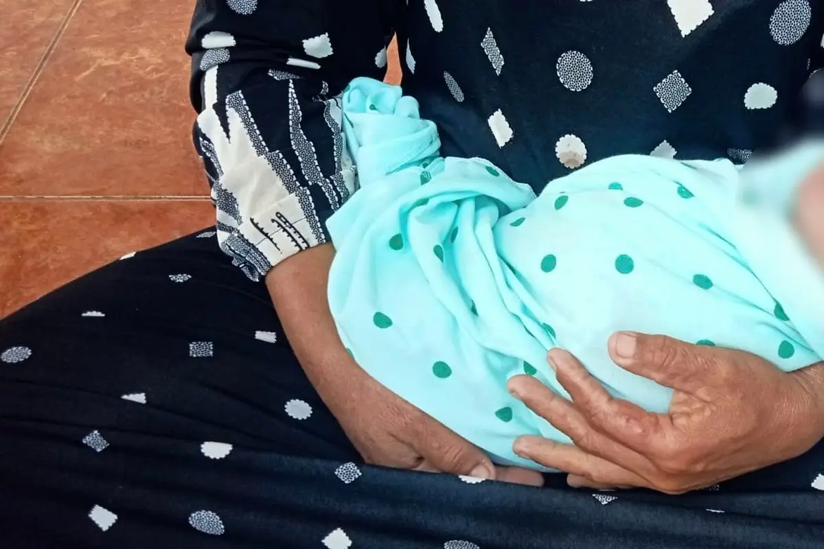 Geger! Bayi Baru Lahir Terbungkus Kain Kuning Ditemukan di Bawah Pohon Mangga di Bangkalan