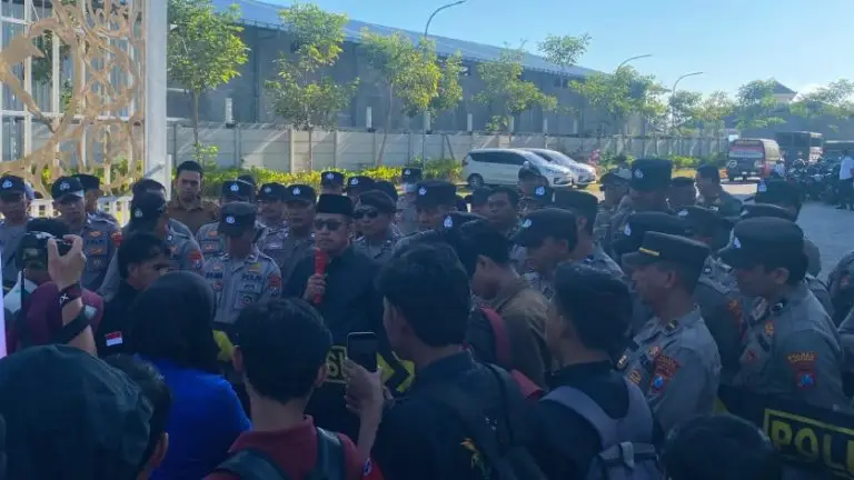 Imbas BBM Langka, BEMSU Kepung DPRD dan Pemkab Sumenep Desak Usut Mafia Jeriken!