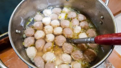 Resep Kuah Bakso Bening, Gurih, dan Segar: Rahasia Dapur ala Pedagang!