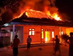 Ngeri! Rumah Warga di Kokop Bangkalan Ludes Terbakar Usai Kulkas Meledak, Kerugian Capai Puncak