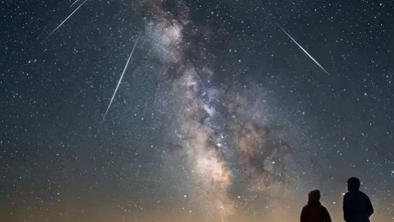 Puncak Hujan Meteor Perseid 13 Agustus 2026: Waktu Terbaik dan Cara Melihatnya di Indonesia