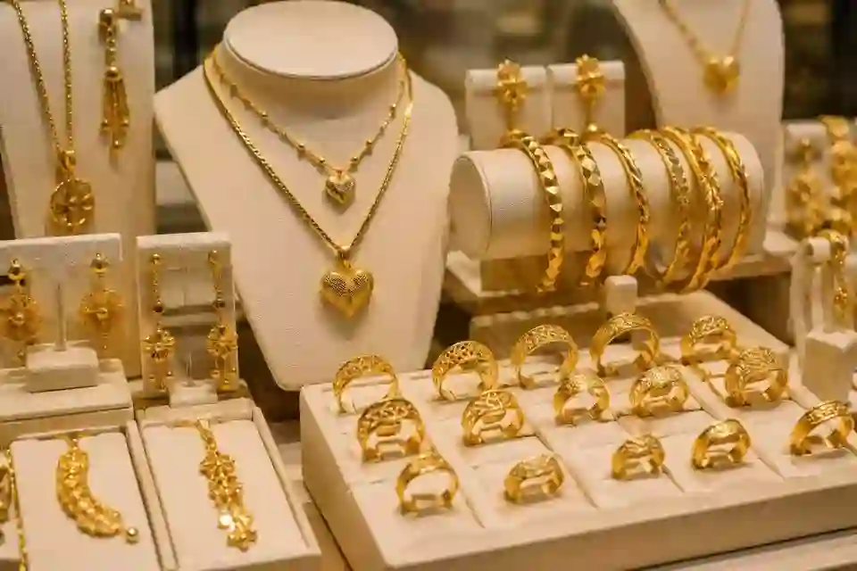 Harga Emas Perhiasan Anjlok Berjemaah Hari Ini! Cek Rincian HRTA hingga Laku Emas