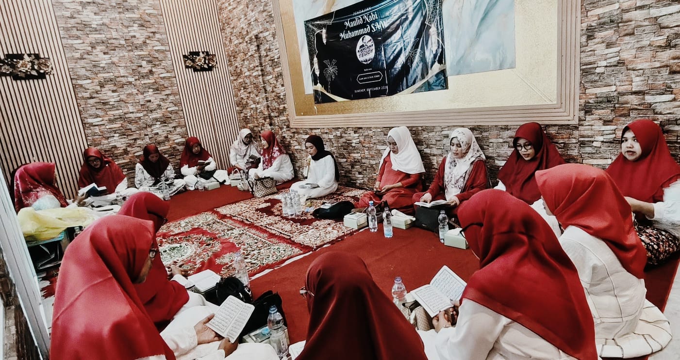 Relawan Kancana Letkol Teddy Dukung Pengajian dan Maulid Nabi, Ibu-Ibu Majelis Taklim Doakan Seskab Teddy