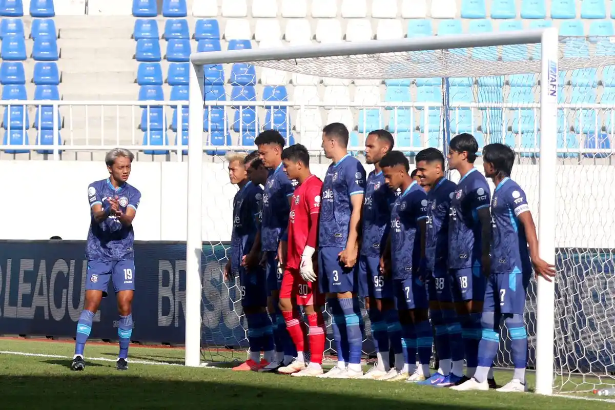 Jelang Arema FC vs Persik: Taktik Unik Singo Edan Bikin Macan Putih Tertantang