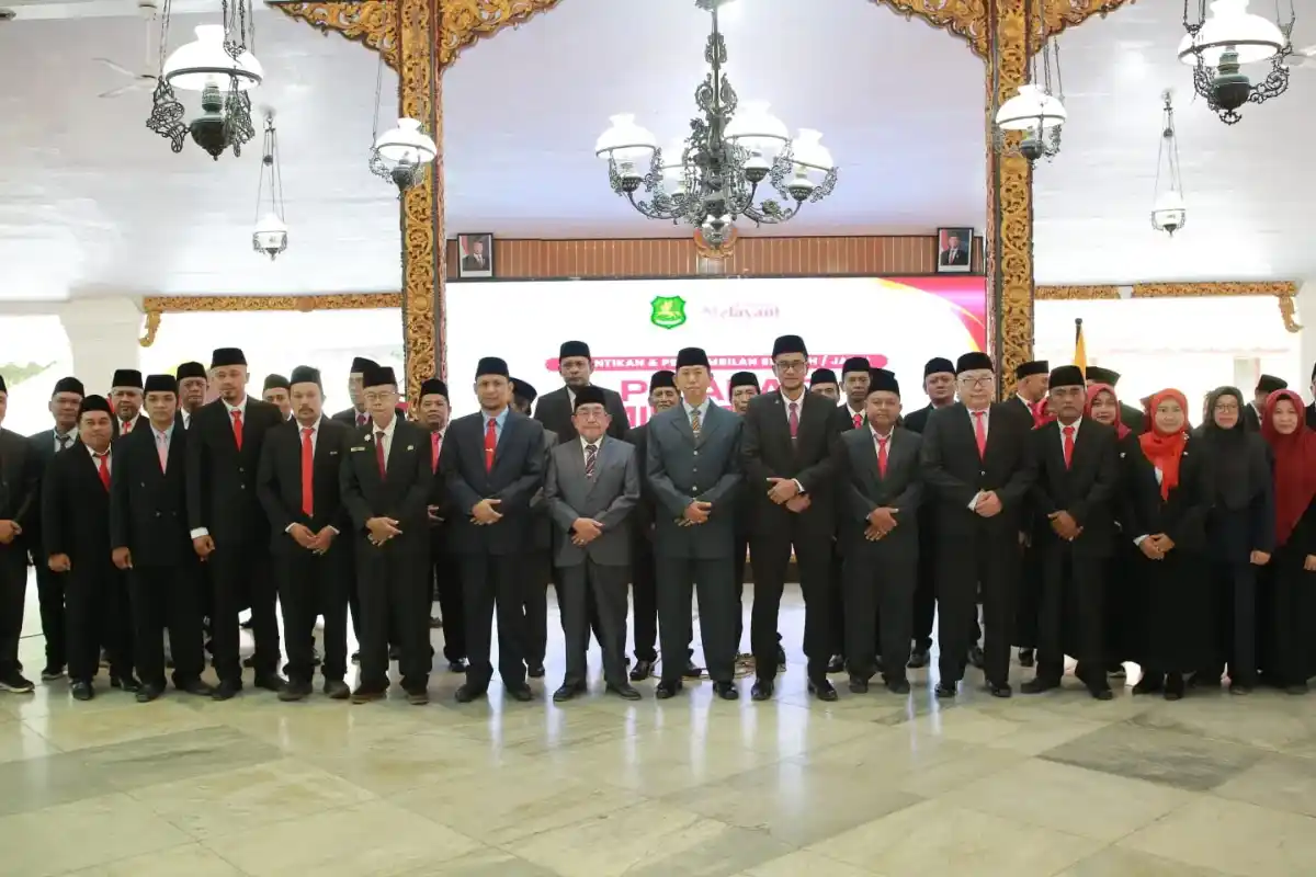 Pemkab Sumenep Lantik 55 Pejabat Administrator dan Pengawas, Wabup Tekankan Kualitas Pelayanan Publik