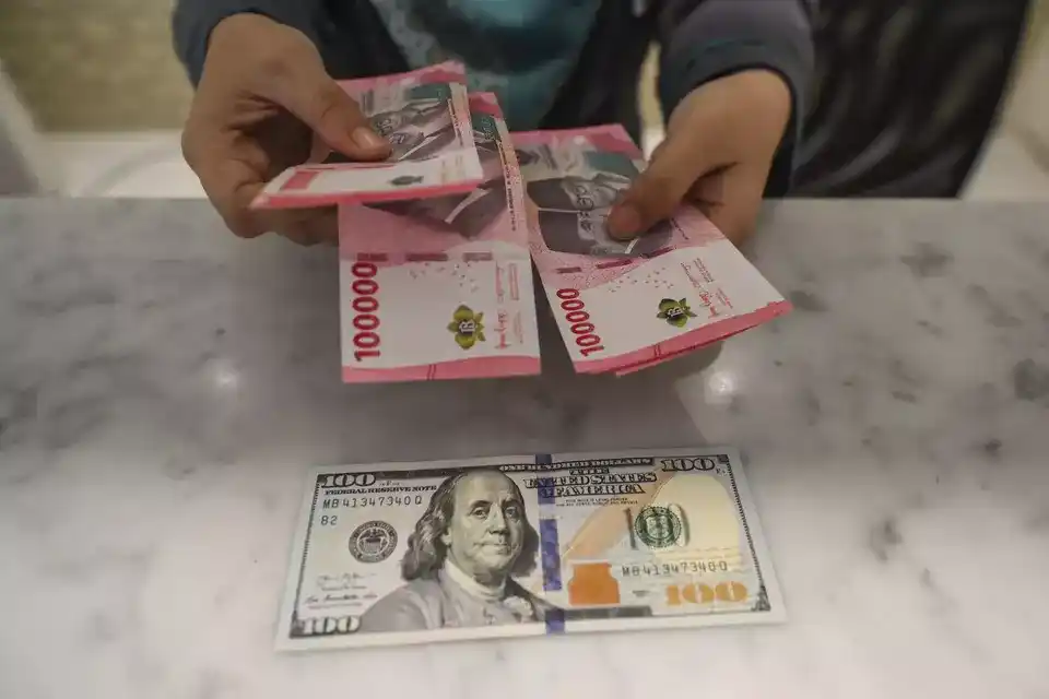 Rupiah Mendadak Tancap Gas Dini Hari, Balikkan Arah Lawan Dolar AS