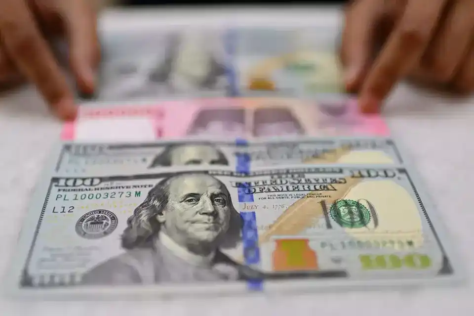 Rupiah Rebound Pagi Ini! Cek Kurs Dolar AS di BCA, Mandiri, BRI, dan BNI