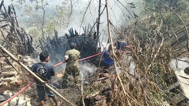 Bakar Sampah Berujung Petaka, 4 Kandang Sapi di Pasongsongan Sumenep Ludes Terbakar