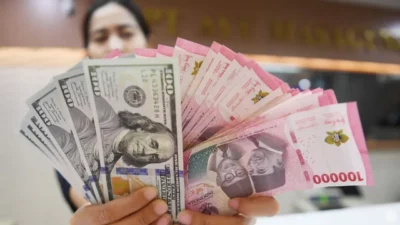 Rupiah Melemah Tipis ke Rp17.903 per Dolar AS, Tertekan Geopolitik dan Menanti Data Inflasi AS
