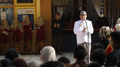 Unik! SDN Pangarangan 1 Gelar Upacara Berbahasa Madura dan Gamelan Demi Tanamkan Adab Keraton